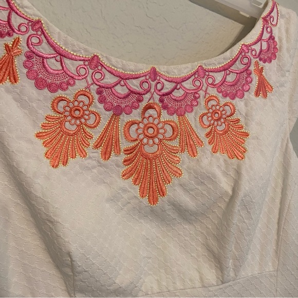 Lilly Pulitzer Dress White Quilt Embroidered Detail Dainty Shift Dress Size 2 - Picture 3 of 11